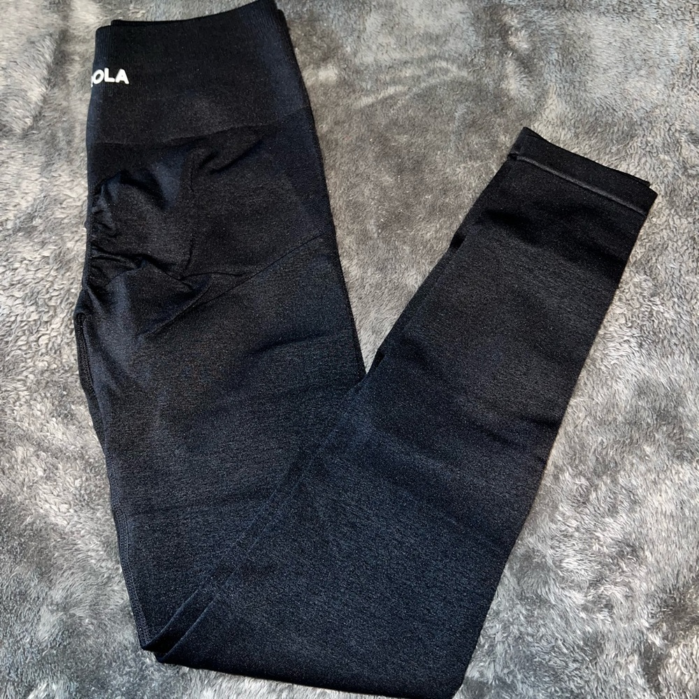 AUROLA seamless butt scrunch black original logo